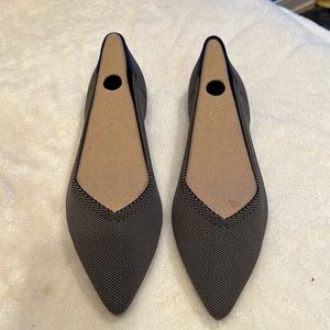 New in box.  Point style Rothy’s cloud grey